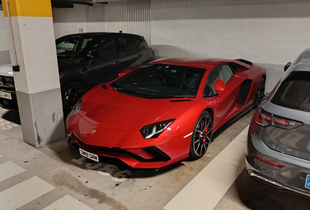 Lamborghini Aventador S LP740-4