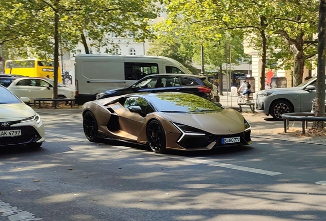 Lamborghini Revuelto