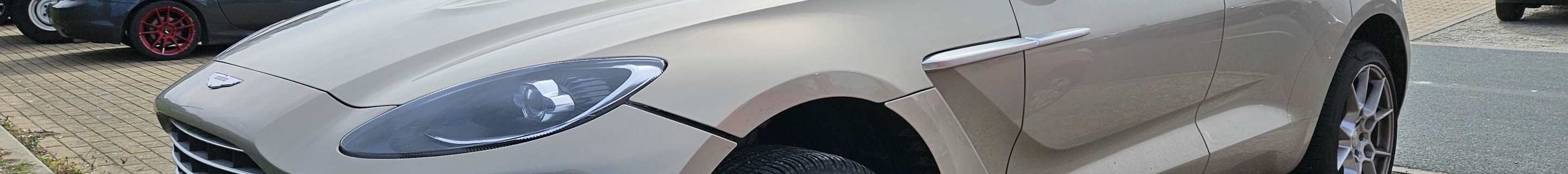 Aston Martin DBX