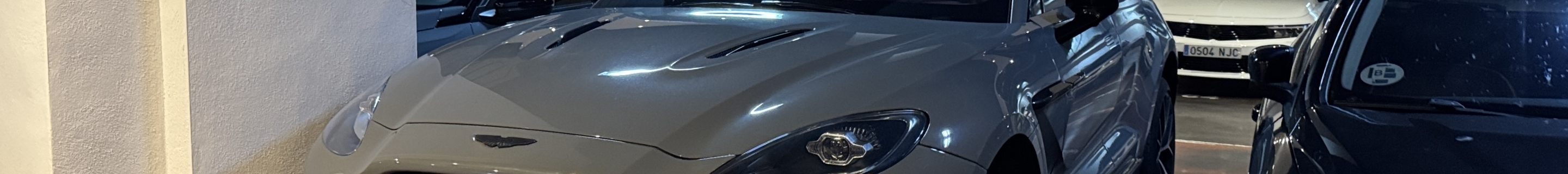 Aston Martin DBX707