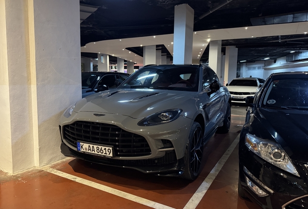 Aston Martin DBX707