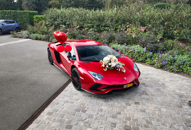Lamborghini Aventador S LP740-4