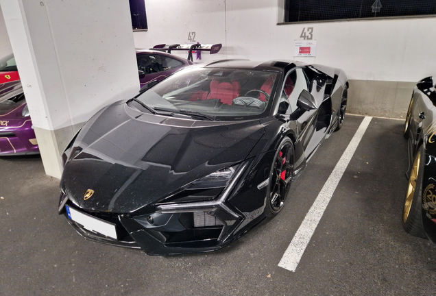 Lamborghini Revuelto