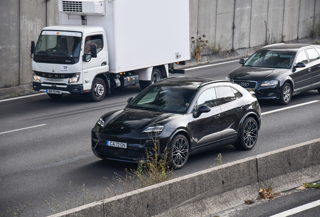 Porsche Macan EV Turbo