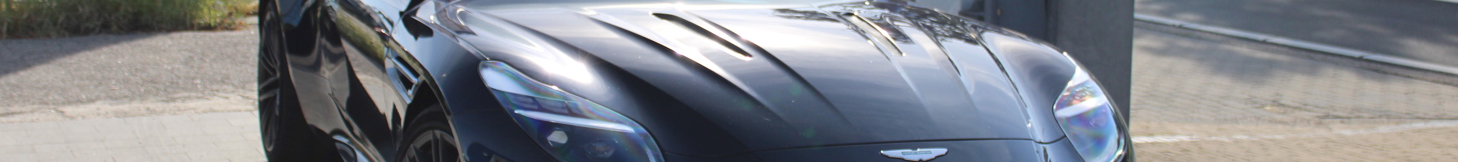 Aston Martin DB12