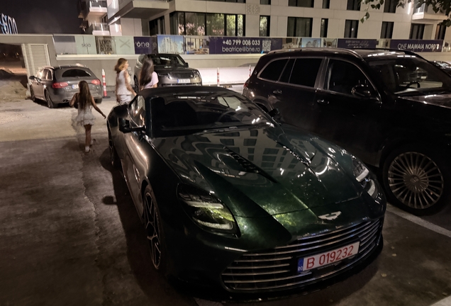 Aston Martin Vanquish Volante 2025