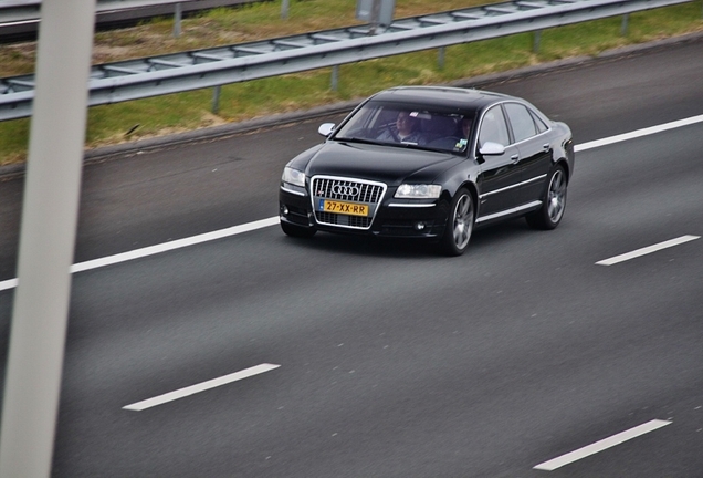 Audi S8 D3
