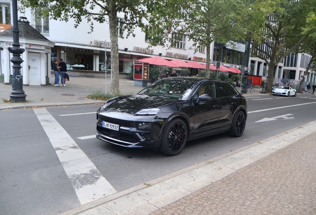 Porsche Macan EV Turbo
