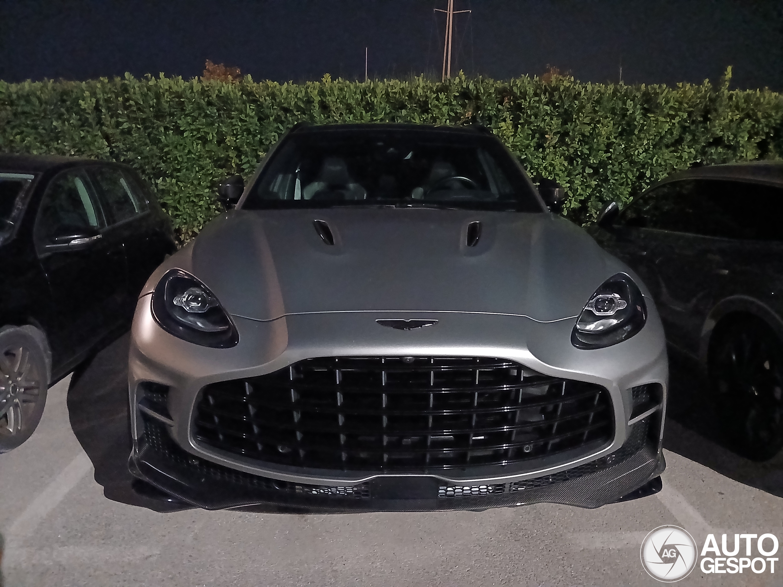 Aston Martin DBX707