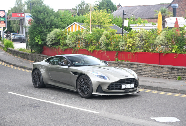 Aston Martin DB12