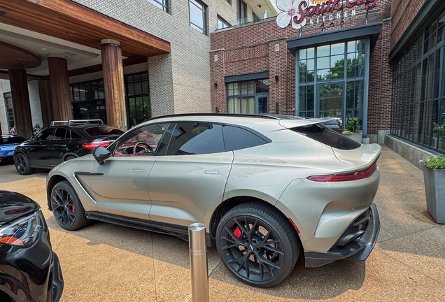 Aston Martin DBX707