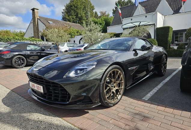 Aston Martin Vanquish Volante 2025
