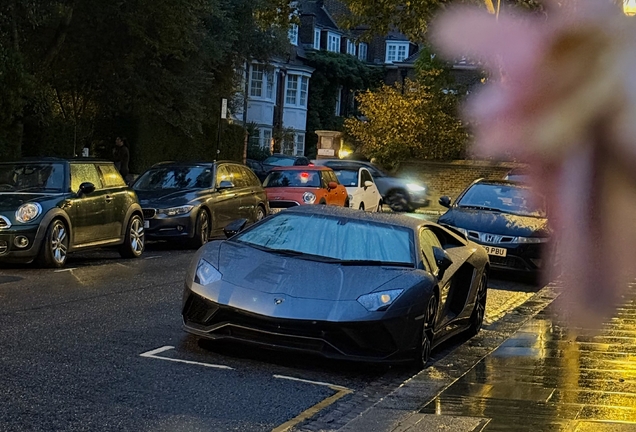 Lamborghini Aventador S LP740-4