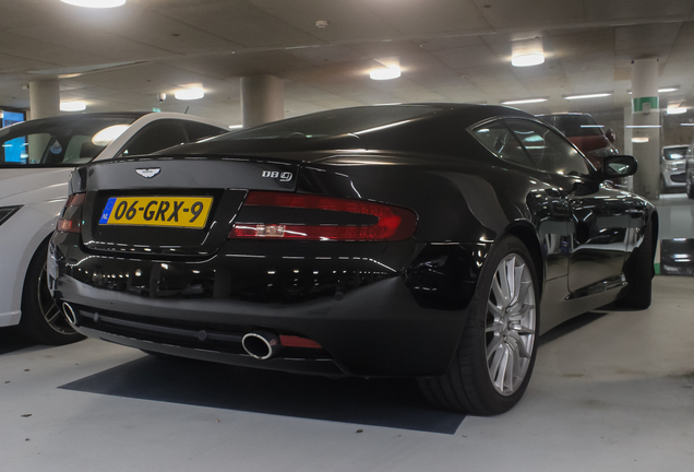 Aston Martin DB9