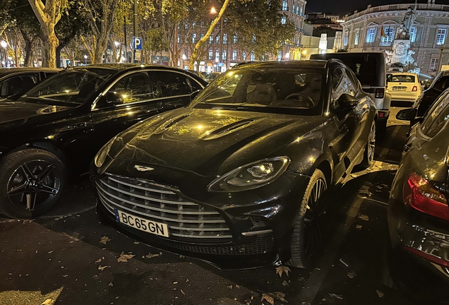 Aston Martin DBX707