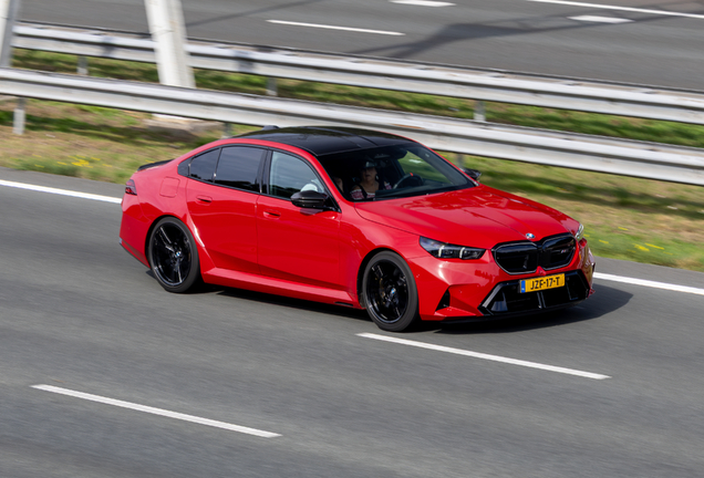 BMW M5 G90