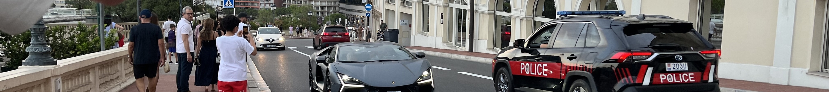 Lamborghini Revuelto