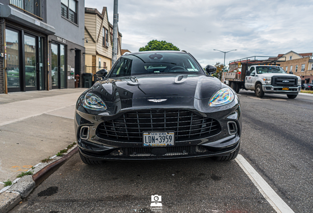 Aston Martin DBX