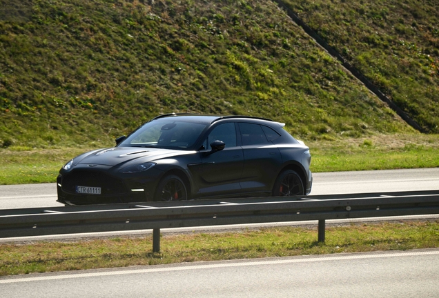 Aston Martin DBX S