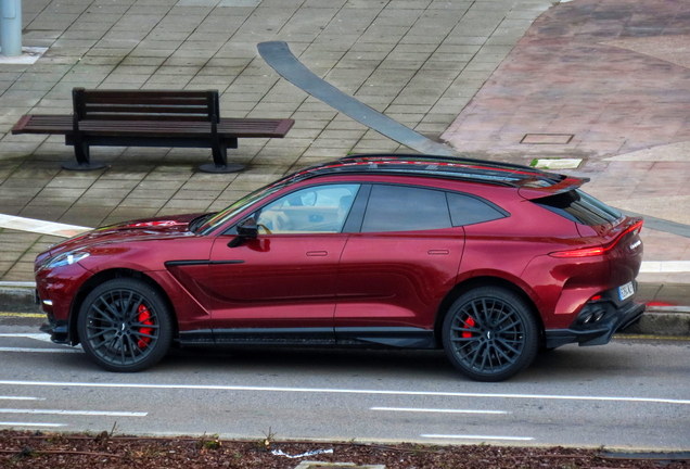 Aston Martin DBX707