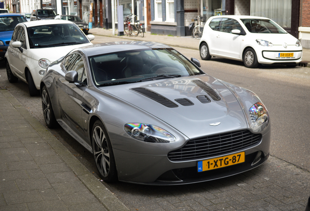 Aston Martin V12 Vantage
