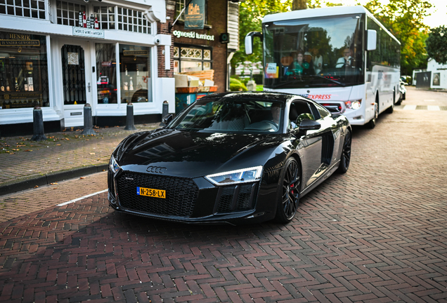 Audi R8 V10 Plus 2015