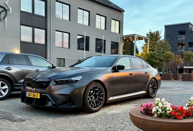 BMW M5 G90