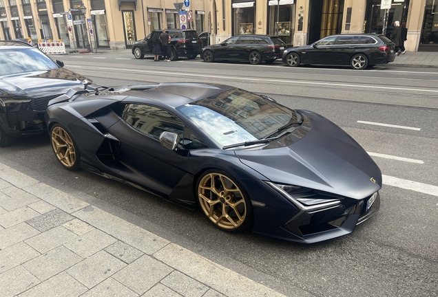 Lamborghini Revuelto