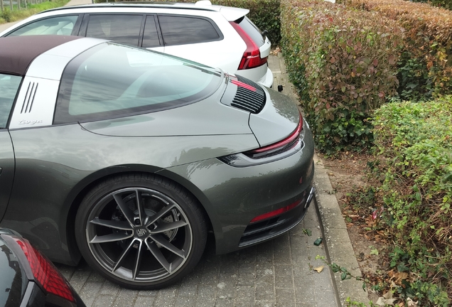 Porsche 911 Carrera