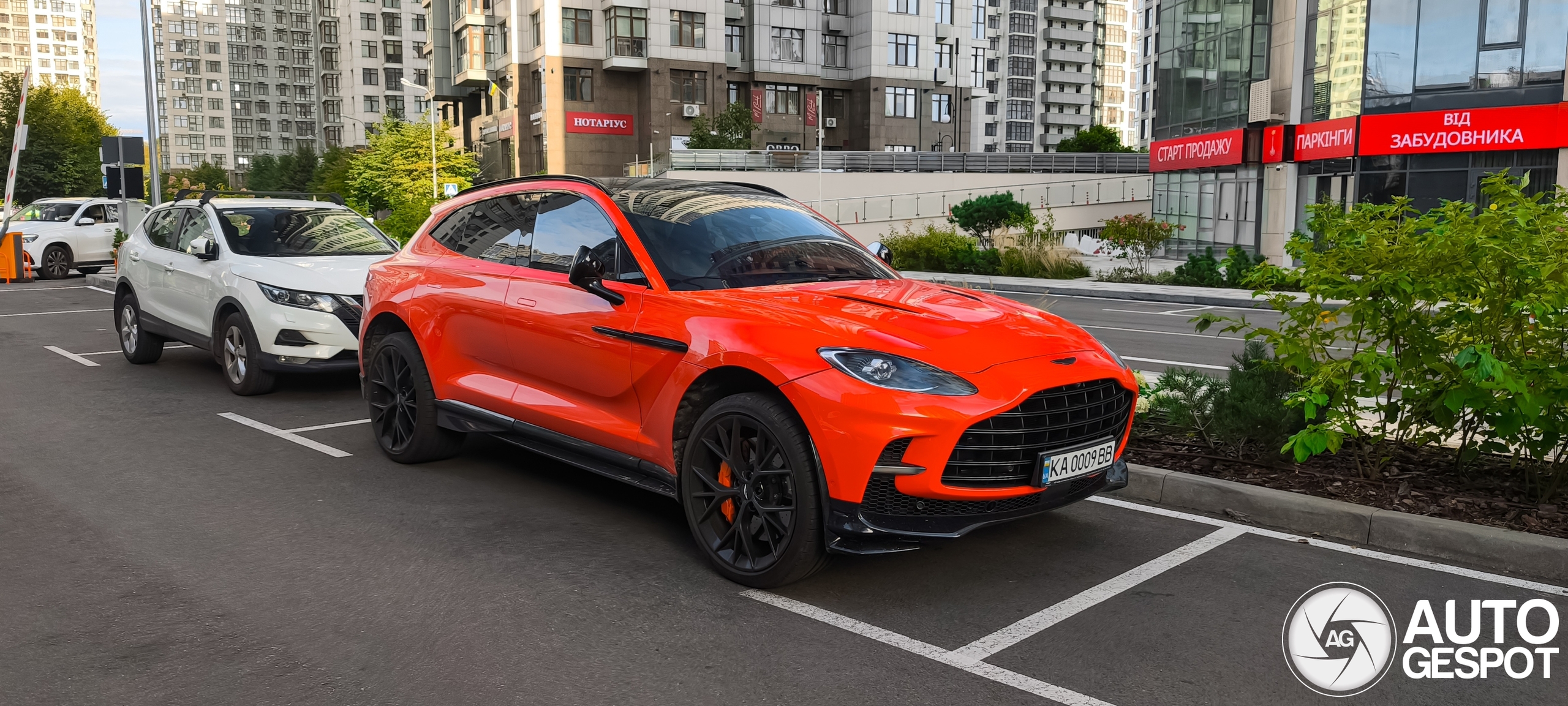 Aston Martin DBX707