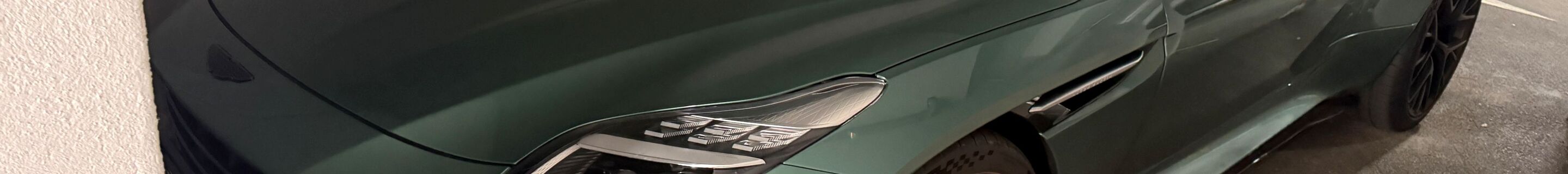 Aston Martin DB12