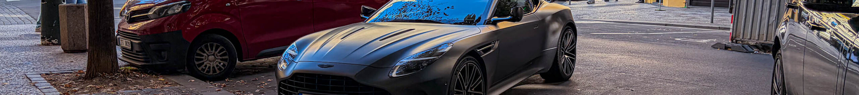 Aston Martin DB12
