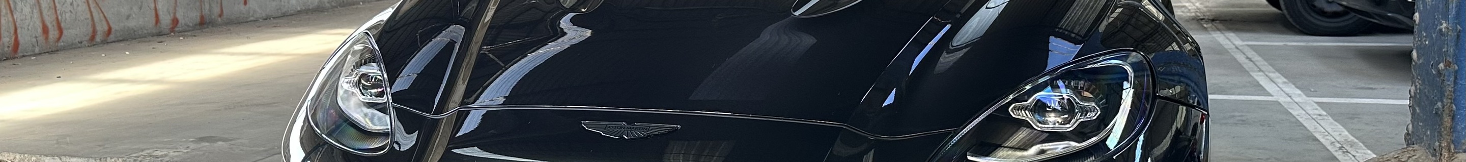 Aston Martin DBX S