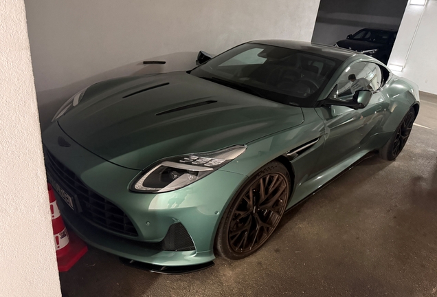 Aston Martin DB12