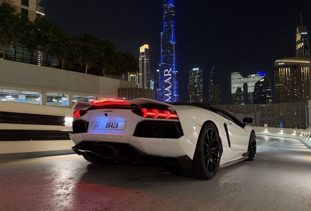 Lamborghini Aventador LP700-4 Roadster Pirelli Edition