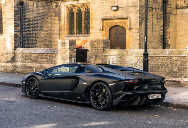 Lamborghini Aventador S LP740-4 Roadster