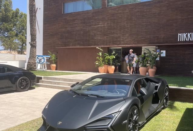 Lamborghini Revuelto