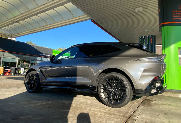 Aston Martin DBX S