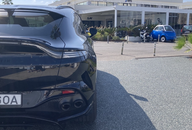 Aston Martin DBX707