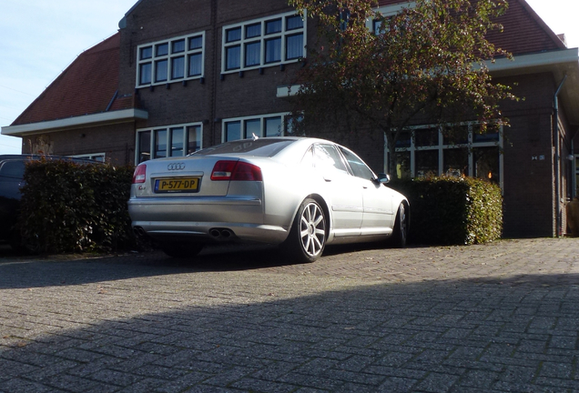 Audi S8 D3