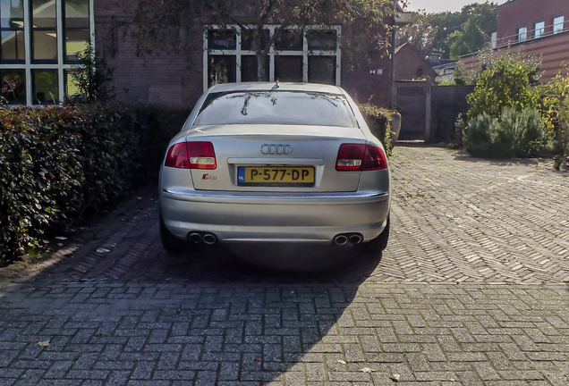 Audi S8 D3