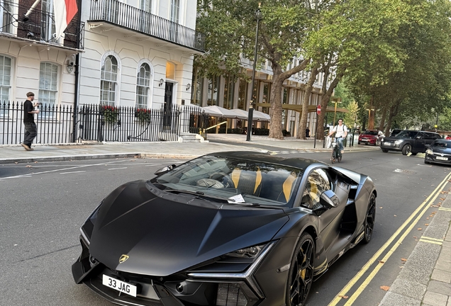 Lamborghini Revuelto