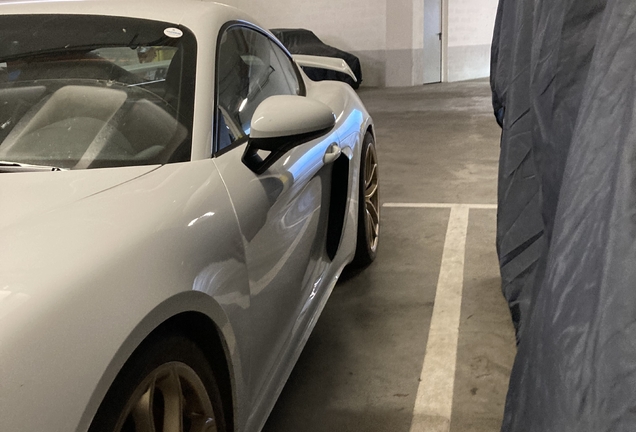 Porsche 718 Cayman GT4