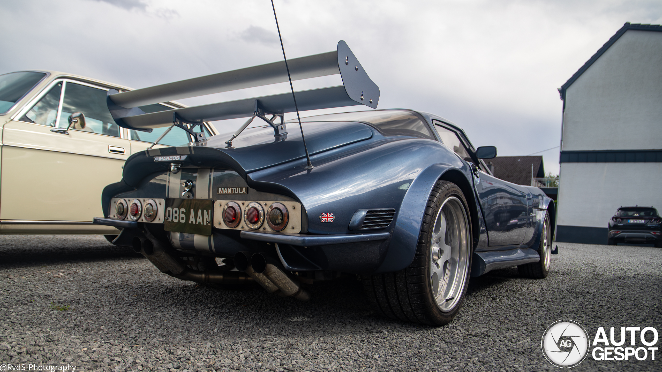 Marcos Mantula GT 400