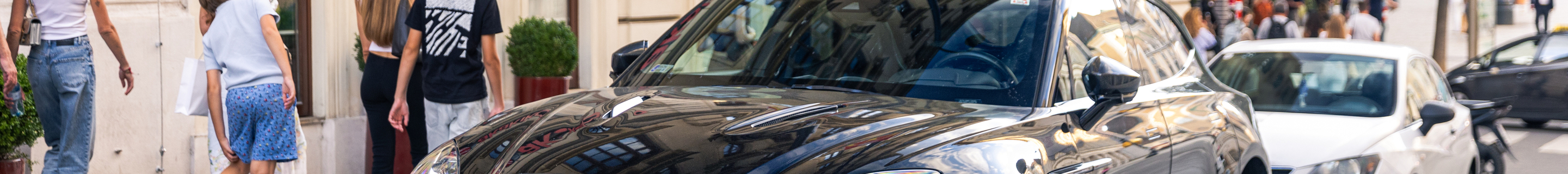 Aston Martin DBX707