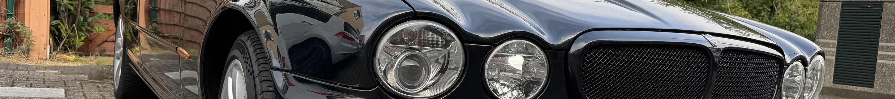 Jaguar XJR