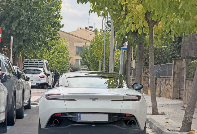 Aston Martin DB11