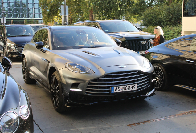 Aston Martin DBX