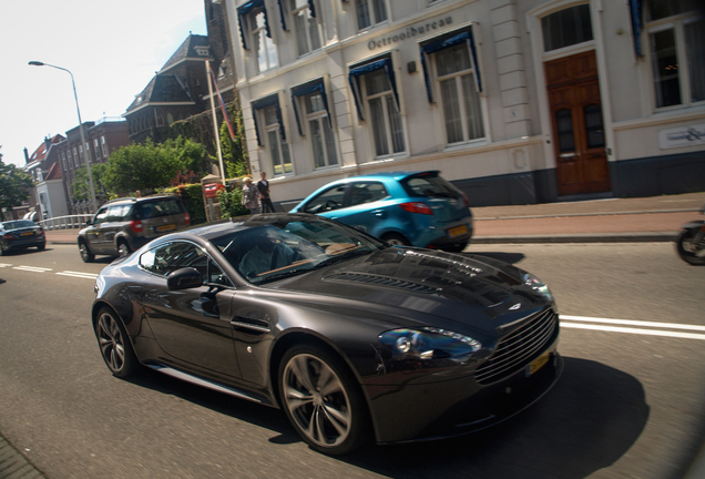 Aston Martin V12 Vantage