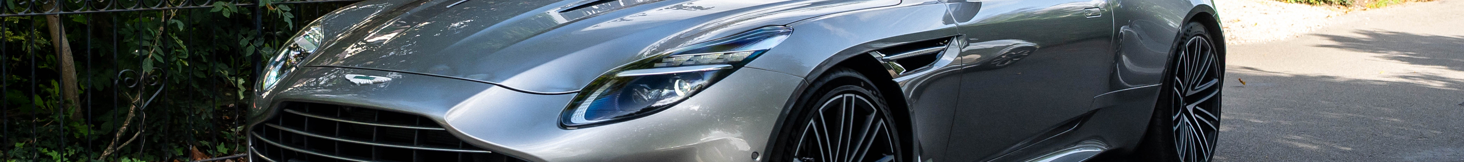 Aston Martin DB12
